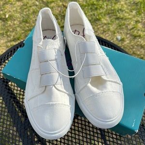 NEW Blowfish Malibu white flat canvas summer shoes women size 8.5W